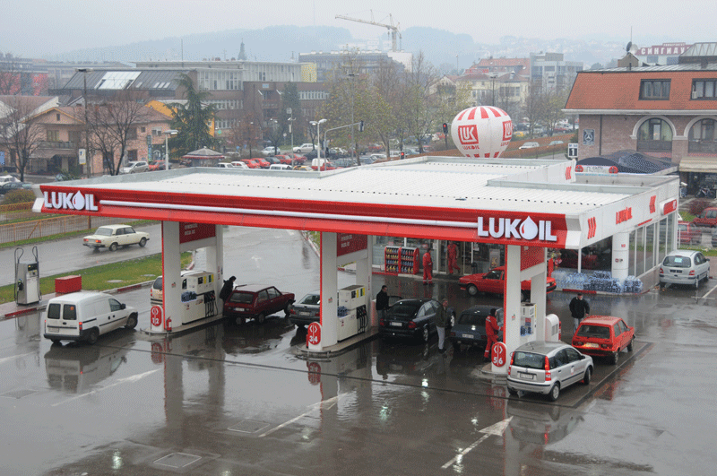 Cios we wpływy Moskwy w Europie Środkowej? Sankcje USA na rosyjski sektor naftowy