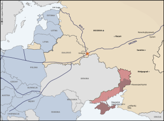 Mapa. Przebieg rurociągu Drużba z uwzględnieniem zaatakowanej stacji dystrybucyjnej Uniecza