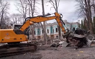 Суми. Рятувальники продовжують пошуково-рятувальні роботи, попри ризики нових ударів