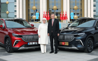Elektromobilność „Made in Türkiye”: turecki sektor motoryzacyjny w erze zmian Recep Tayyip Erdoğan, Emine Erdoğan, electric vehicle Togg