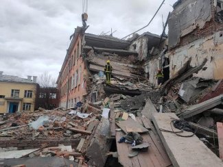 source: wikicommons destroyed building in Chernihiv