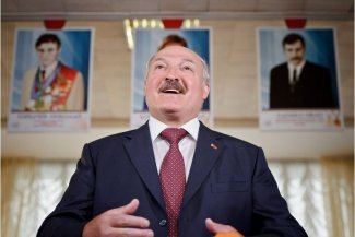 Zdjęcie przedstawia Alaksandra Łukaszenkę