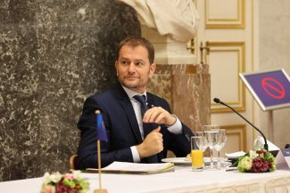 Zdjęcie przedstawia Igora Matoviča