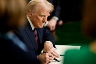 Zdjęcie przedstawia Donalda Trumpa