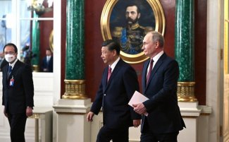 Zdjęcie przedstawia Putina i Xi Jinpinga