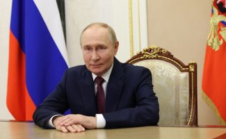 Zdjęcie przedstawia Władimira Putina