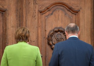 Putin u Merkel w Mesebergu Putin u Merkel w Mesebergu