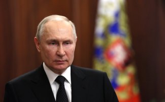 Zdjęcie przedstawia Władimira Putina