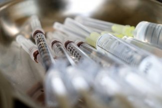 Niemcy: wznowienie szczepień preparatem AstraZeneca