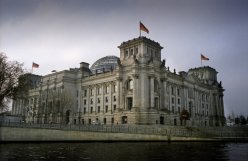 Ostry spór CDU/CSU o politykę migracyjną. Implikacje europejskie | Brian Harris / Rex Features/East News Ostry spór CDU/CSU o politykę migracyjną. Implikacje europejskie