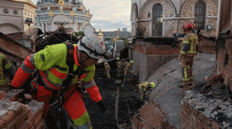 The Kyiv Pechersk Lavra in flames. Day 1574 of the war