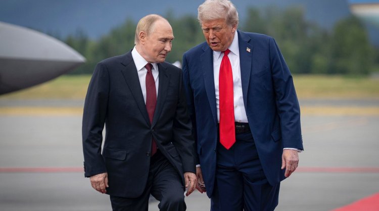 Zdjęcie przedstawia Putina i Trumpa