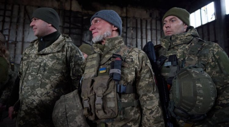 Photo shows Ukrainian soldiers at the ceremony 