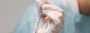 Zdjęcie przedstawia strzykawkę 