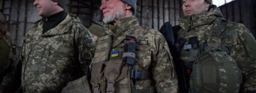Photo shows Ukrainian soldiers at the ceremony 