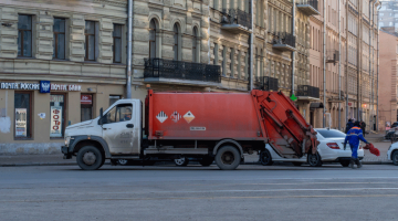 Garbage truck at the Lenin square