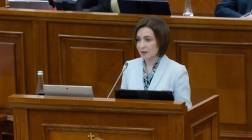 Zdjęcie przedstawia prezydent Sandu