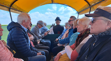 'Puszta' sightseeing wagon with tourists, Dunapataj outskirt.