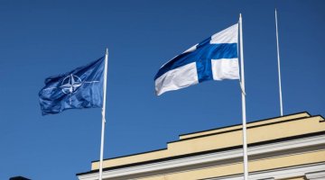 Flagi NATO i Finlandii