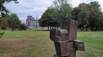 Pomnik w parku - potencjalnym miejscu DNP_zdjęcie