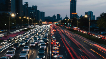 Wzmożony ruch uliczny