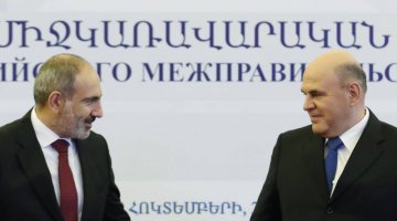 Na zdjęciu premierzy Armenii i Rosji