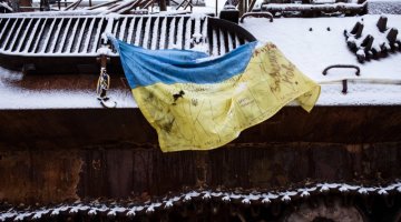 flaga ukraińska i czołg